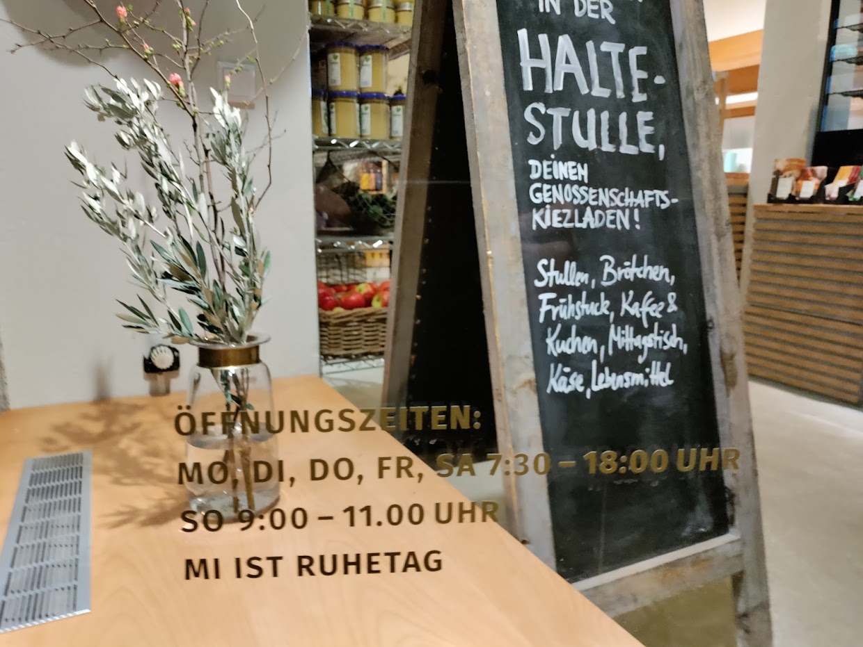 Öffnungszeiten und Angebot der Haltestulle